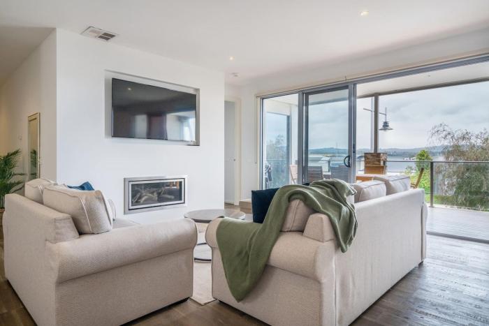 Harbour Haven - Generous Group Stay Near Martha Cove