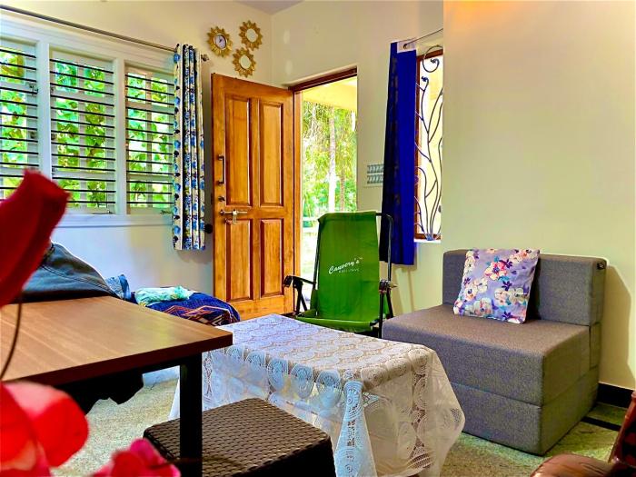 Spacious 2BHK for upto 12 Guests , Best for Families & Groups