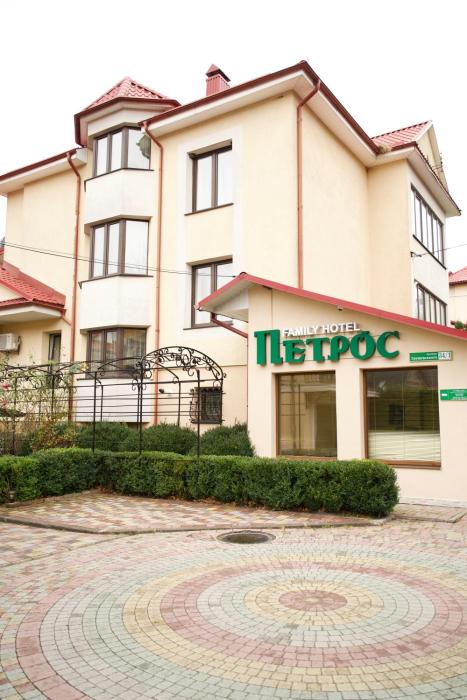 Петрос Family Hotel