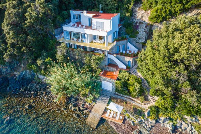 Villa Escalina with private beach and AC