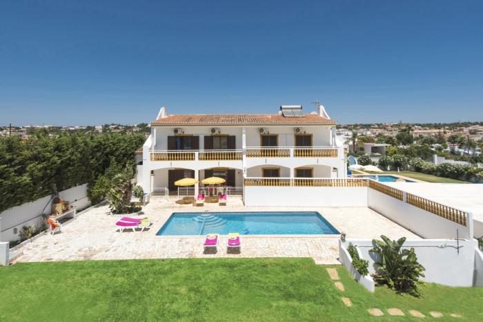 Villa Luis Gale by Villa Plus