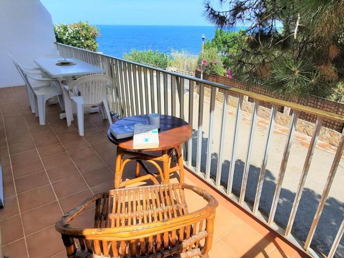 Apartamento Familiar Cerca de la Playa en Llançà con Aparcamiento y Mascotas Permitidas - ES-170-2