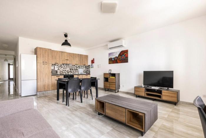 F8 Modern and Bright Apartment in Malta