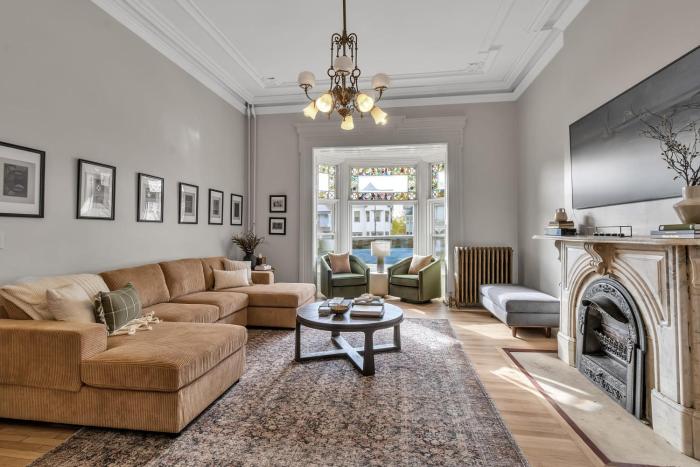 Spacious Second Empire Suite at the Platt Mansion