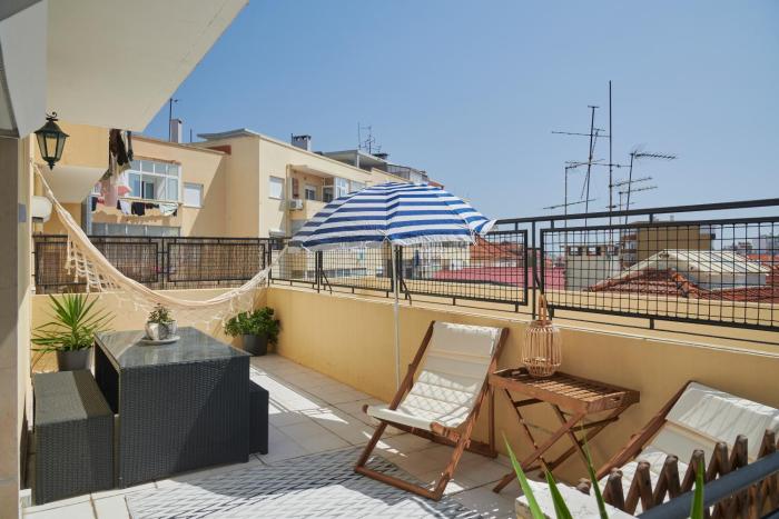 Calm & Relaxing Apartment w Terrace in Almada