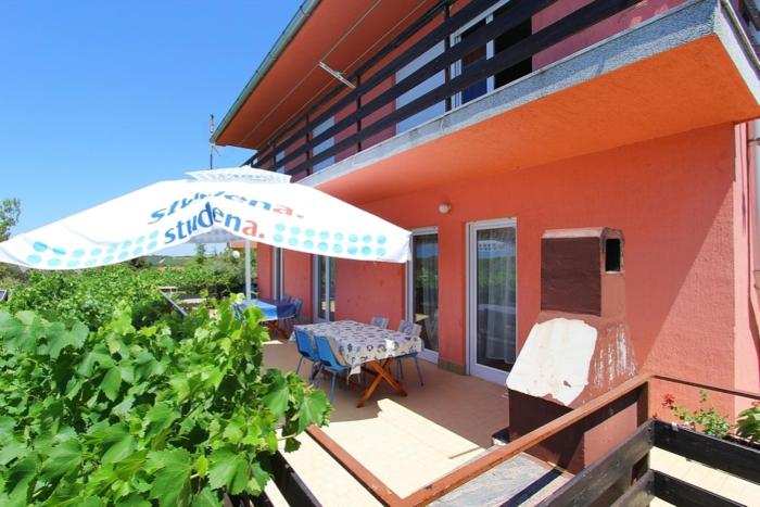 Appartement mit Waschmaschine, privater Parkplatz und große Terrasse samt Grillplatz