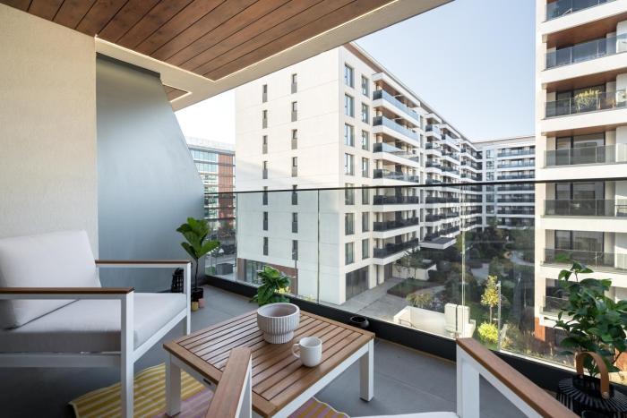 Contemporary Haven - 1 BR with a Balcony Charm