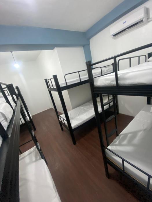 Lime Lite Manila Hostel