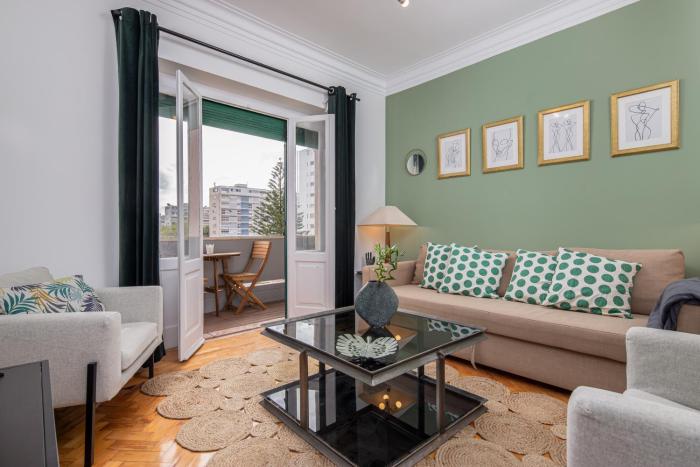 Classy 4BDR Apartment W Balcony by LovelyStay