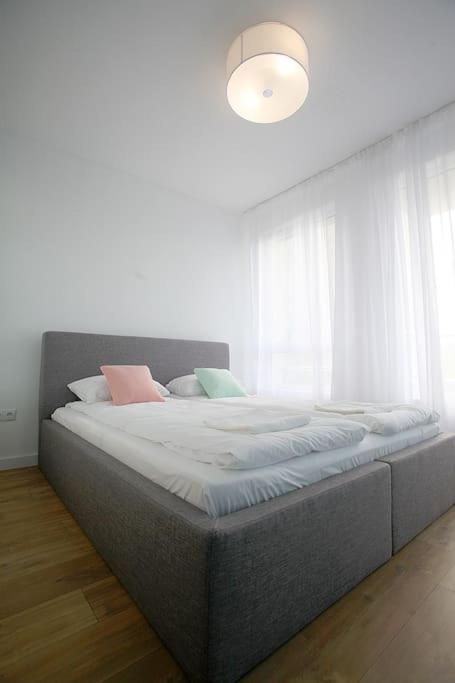 Modern Turquoise Apartmentfree WiFi