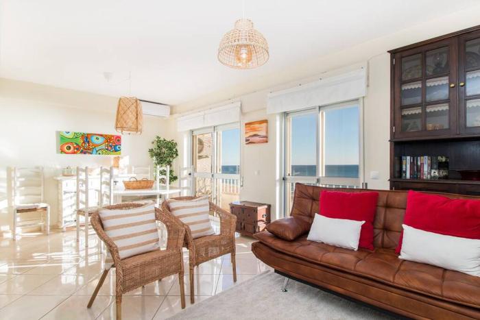 Sea Side Apartment by AlgarStays