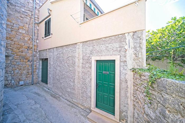 Apartments by the sea Postira, Brac - 22030