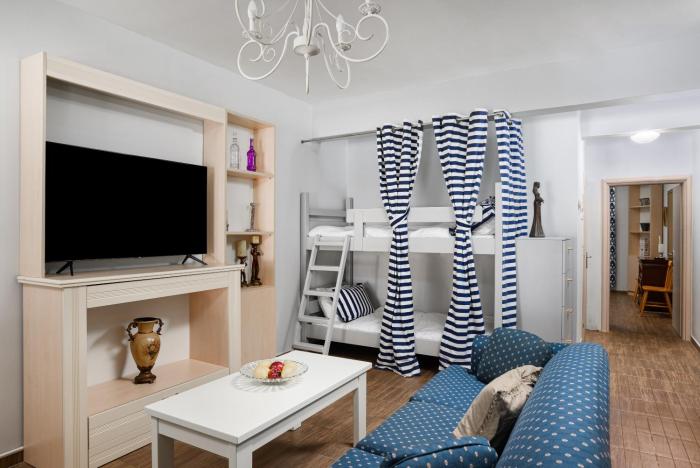 Walk 2 the Beach; Ammoudara APTs