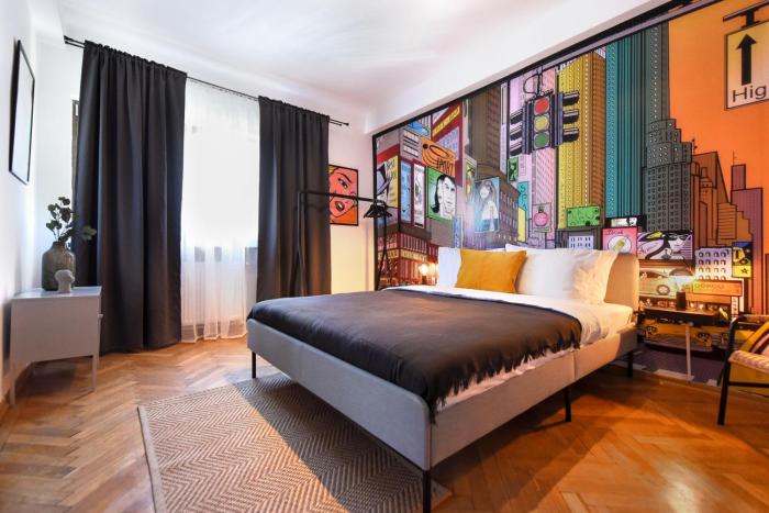Colorful Chic: Cozy Studio in the Bustling City Center