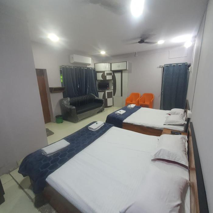 Hotel Family Stay Beside Railway Station