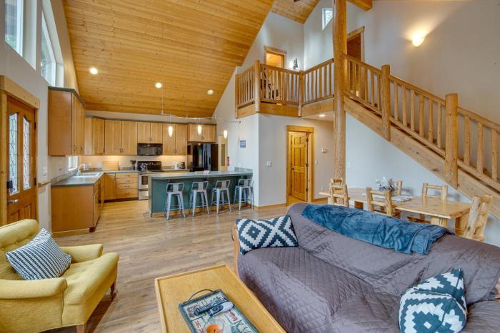 3 Mi to Lake Easton Sno-Park Family Cabin Escape!