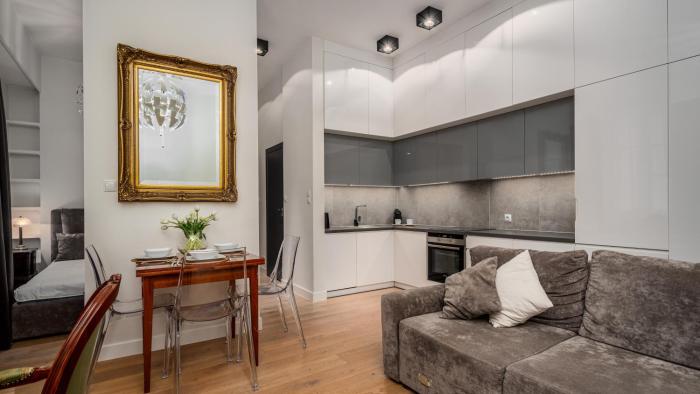 Przy Barbakanie Old Town, Sun & Snow