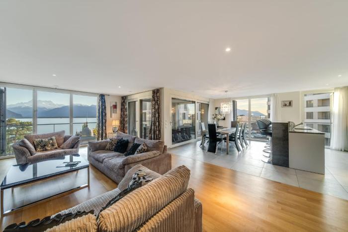 Luxury Apartment in Montreux with Panoramic Views by GuestLee