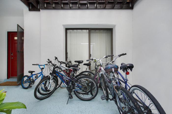 Naples Dream at WTC with Heated Pool SPA Sauna 7 bicycles and 3 mls to beach