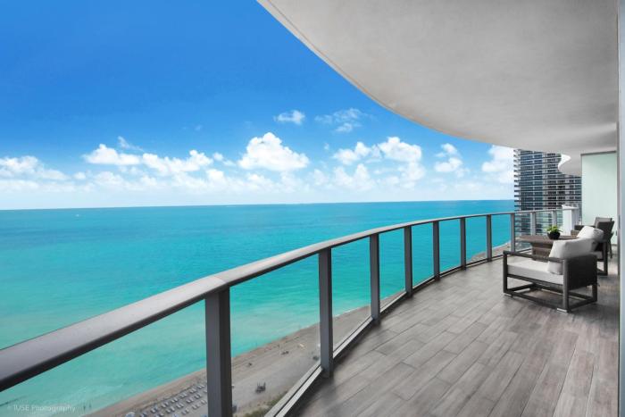 Oceanfront Paradise with Breathtaking Views