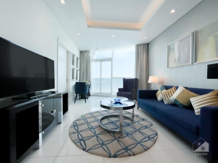 Stunning Apt with balcony & incredible views Dubai