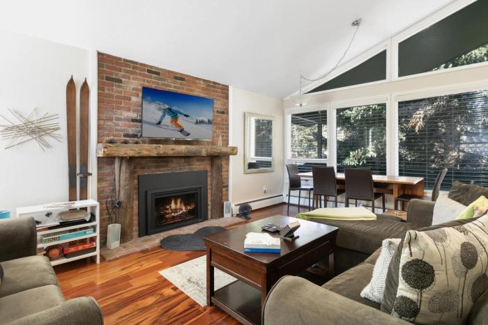 925 Red Sandstone condo