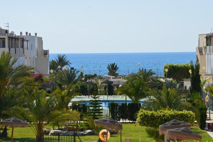 APARTAMENTO URBANIZACION 1ºLINEA DE PLAYA NUDISTA