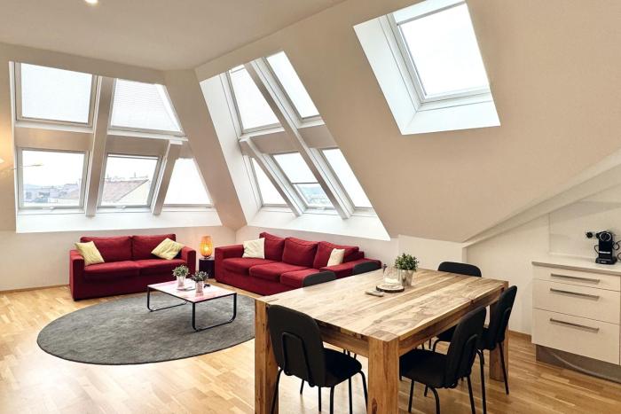 Spacious Penthouse in Favoriten