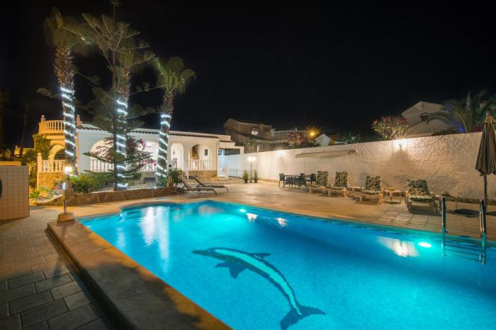 Casa Blanca la Villa Grande - SWIMMING POOL - JACUZZI XXL - BEACH 2,4km -