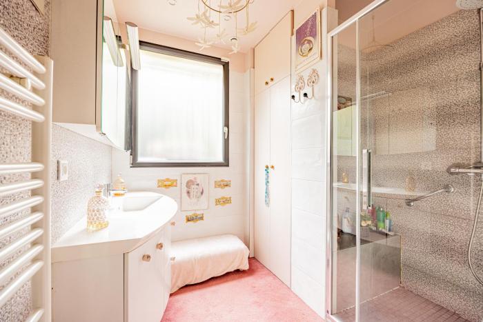 Amazing Apartment in the 16th