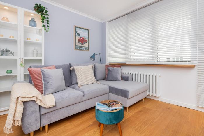 Cozy Pastel Two Bedroom Apartment in Central Gdynia by Renters