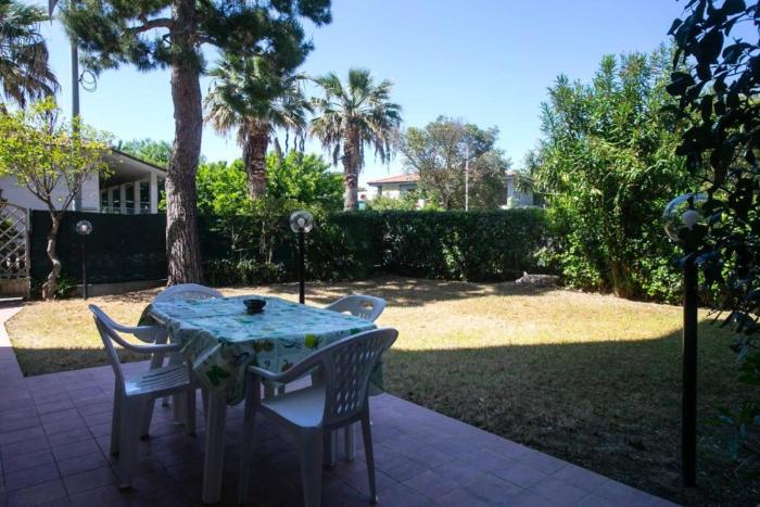 Quadrilocale con giardino a 200 metri dal mare a Marcelli - M105