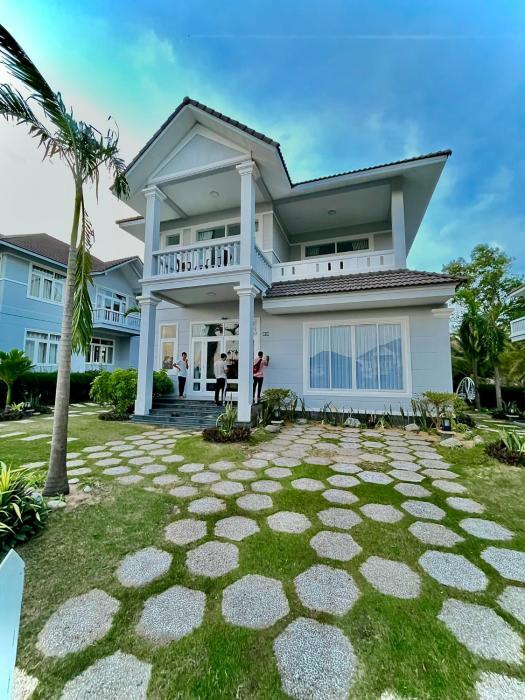 Villa Near the Beach 5 Bedrooms pe24