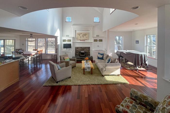 The Artists Lakeside Hideaway