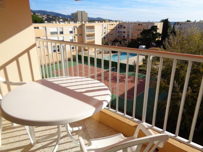 Studio avec terrasse au Lavandou - FR-1-308-105