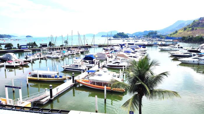Cobertura frente mar , um andar , na Marina Piratas com estacionamento