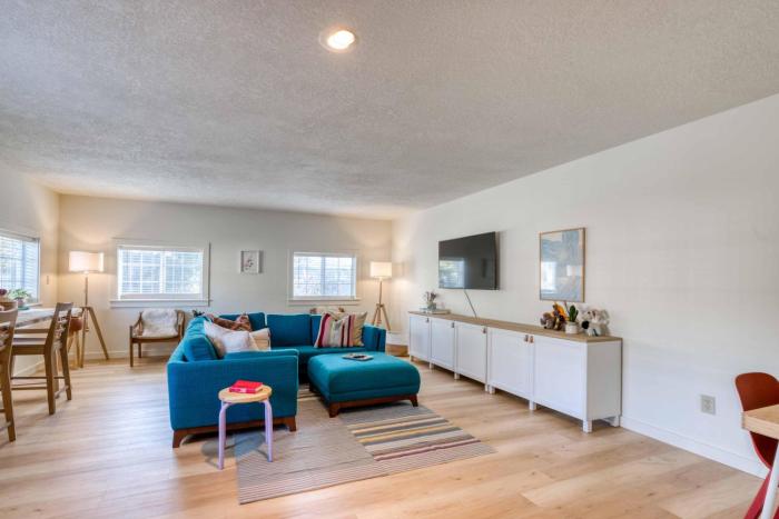 Saltbox Cottage - Meredith Lodging