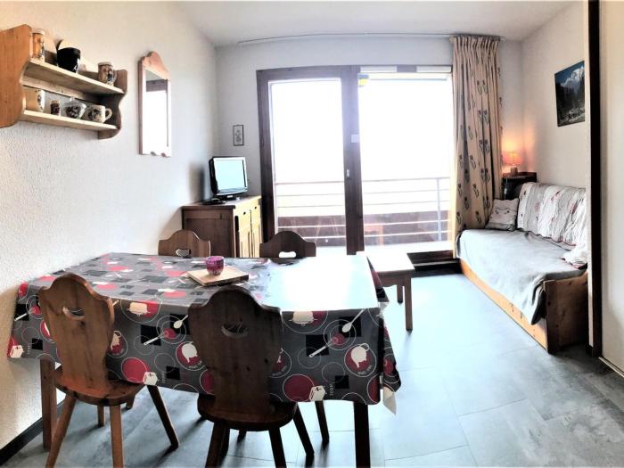 Appartement spacieux, proche pistes, grand balcon, rénové, piscine, calme, navette gratuite - FR-1-267-252