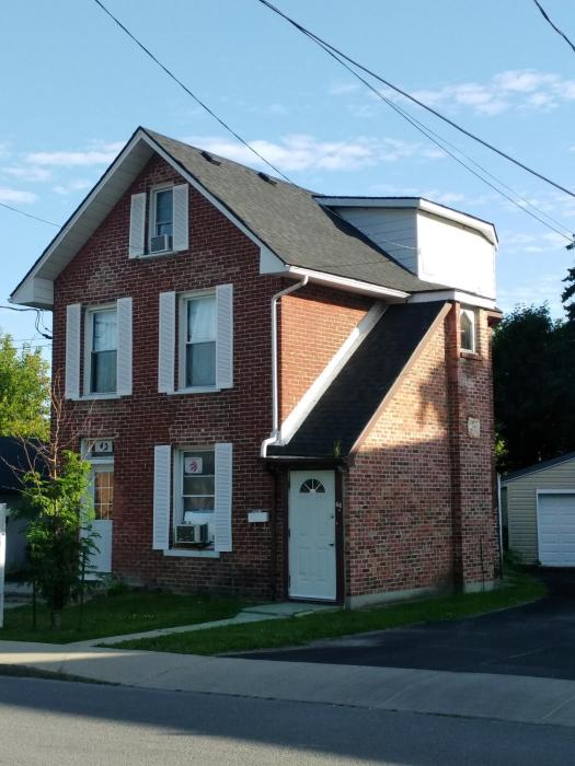 Cozy downtown one bedroom free parking