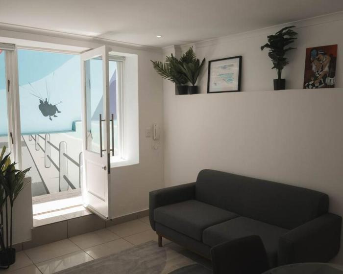 Sea Point Gem: 2BR2BA & Solar!