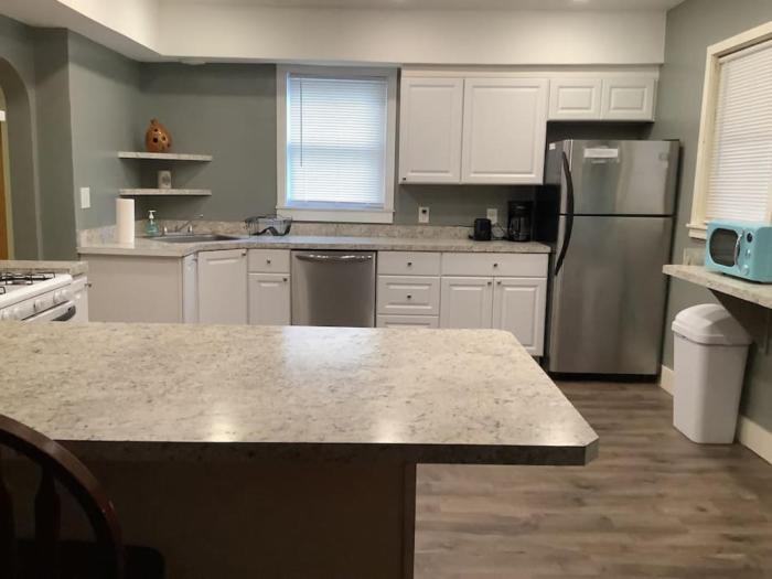 Spacious Inviting Home by BU UHS & Guthrie