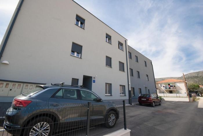 Apartments with parking space Trogir - 22015