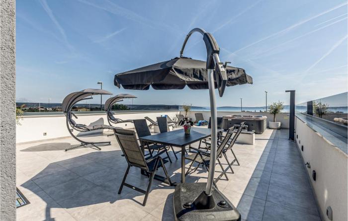 Stunning Apartment In Kastel Luksic