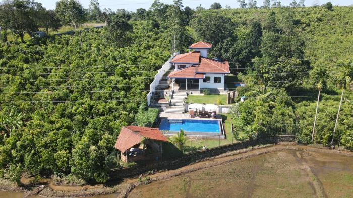 Peaceful Villa with pool near Hikkaduwa