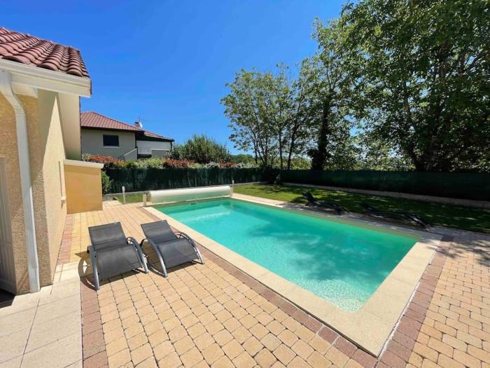 Villa piscine proche de Genève