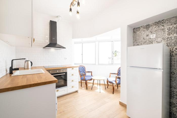 SERAFIM BEACH APARTMENT - Heart of the Old Town