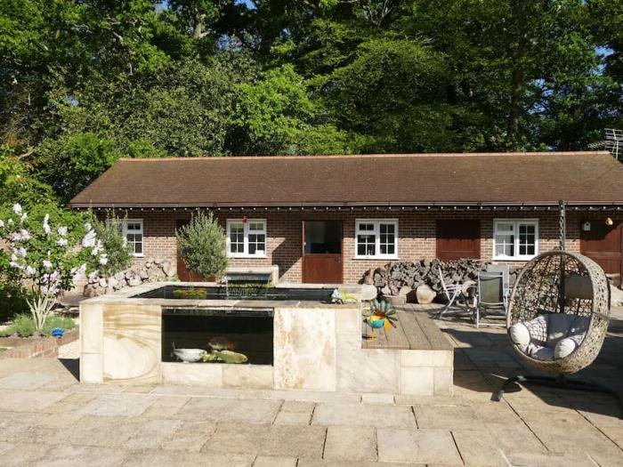 The Stables - 2 bed with large garden and hot tub.