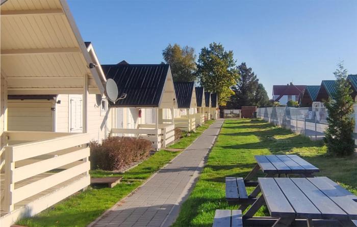 Awesome Home In Ustronie Morskie With Kitchen