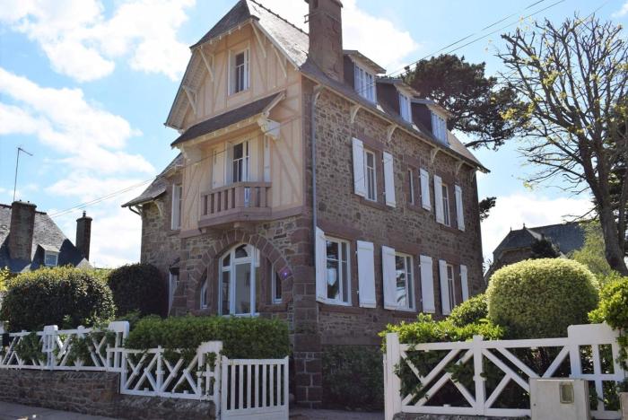 Belle villa en granit rose VUE SUR MER à PERROS-GUIREC - Réf 943