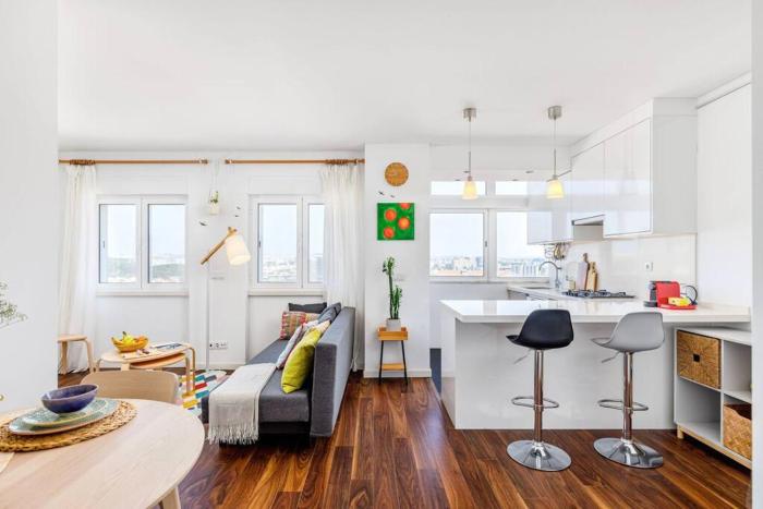 Stylish Sunny Home with AC Amazing View and Fast WiFi